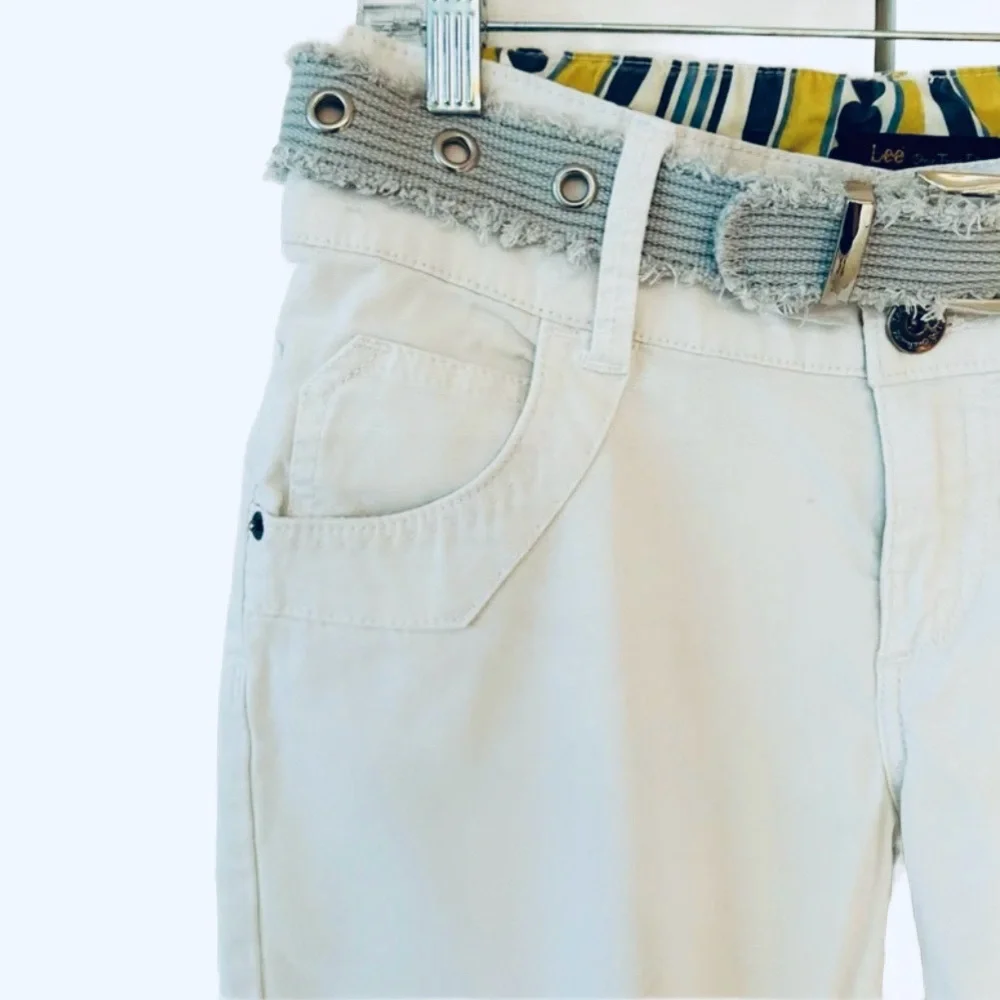 LEVI’S ONE TRUE FIT ~ white denim shorts w/light wash frayed jean belt size 10P